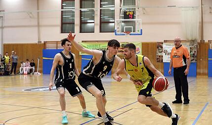 Sven Lorber (rechts) erzielte im letzten Saisonspiel 30 Punkte f&uuml;r den TSV Tr&ouml;ster Breiteng&uuml;&szlig;bach.