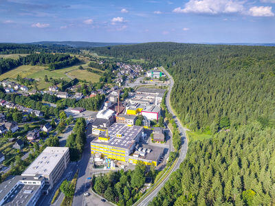 Heinz-Glas meldet an zwei Standorten Kurzarbeit an.