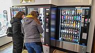 Für Warenautomaten , wie hier im Snap ’n’ Snack in Bamberg, gilt die gesetzliche Sonntagsruhe nicht.