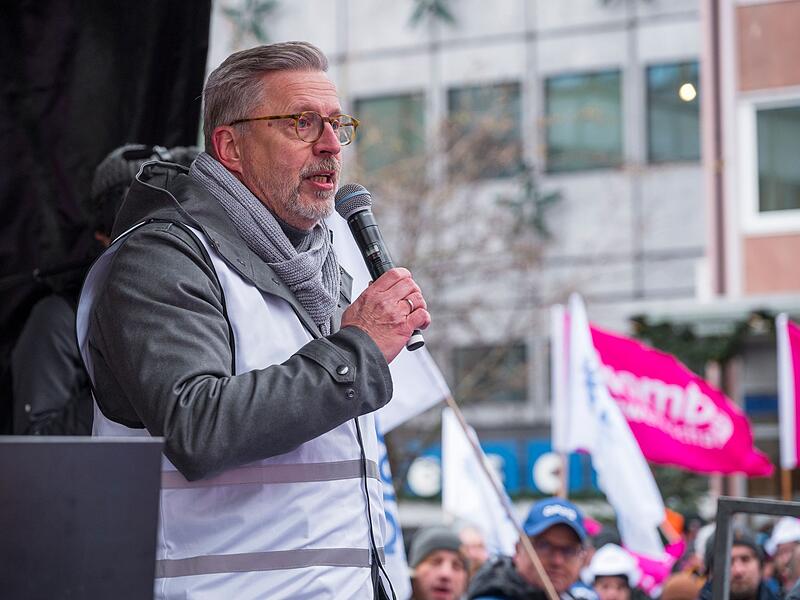 Warnstreik und Demo von Mitarbeitern im bayerischen &ouml;ffentlichen