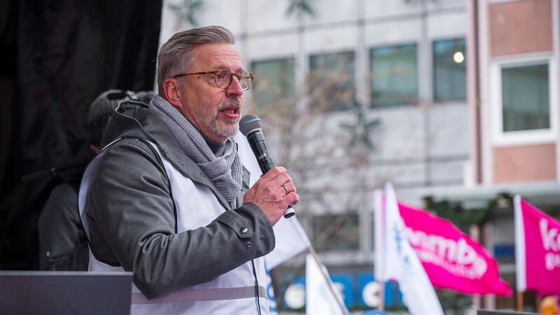 Warnstreik und Demo von Mitarbeitern im bayerischen &ouml;ffentlichen