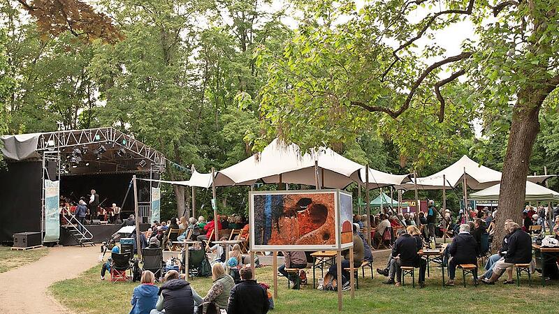 Die Stadtbadserenade bietet den idealen Rahmen für einen musikalischen Sommerabend in besonderer Atmosphäre. Der Eintritt ist frei. Die Stadtbadserenade bietet den idealen Rahmen für einen musikalischen Sommerabend in besonderer Atmosphäre. Der Eintritt ist frei.