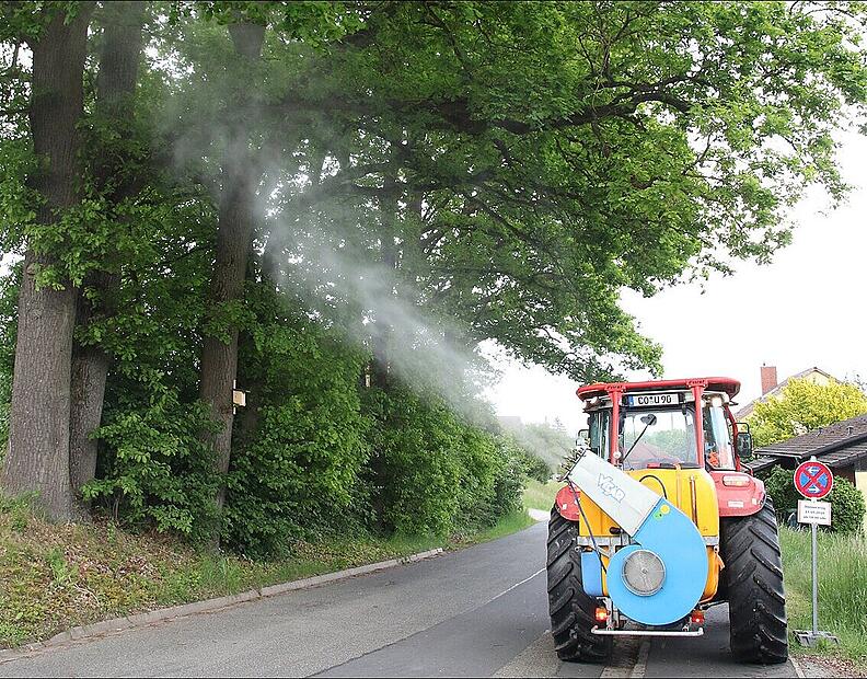 Bek&auml;mpfung Eichenprozessionsspinner in Wellmersdorf und auf dem Sch&uuml;tzenplatz in Neustadt