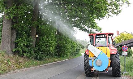 Bek&auml;mpfung Eichenprozessionsspinner in Wellmersdorf und auf dem Sch&uuml;tzenplatz in Neustadt