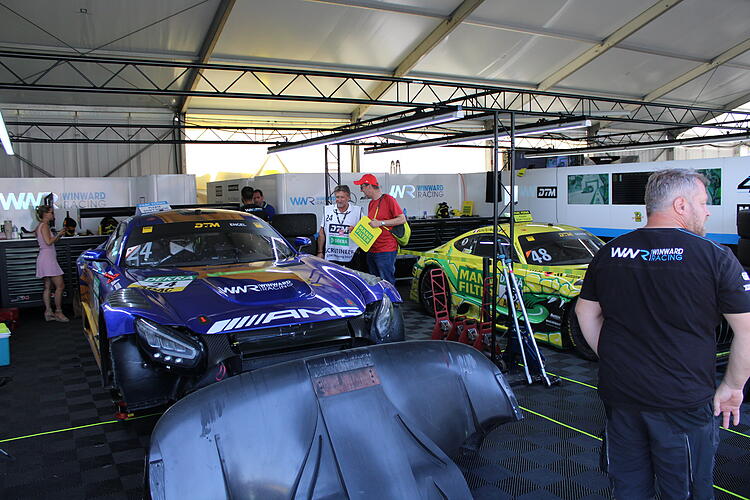 Wir durften in die Box von Winward Racing und deren beiden Mercedes-AMG GT3 bestaunen.