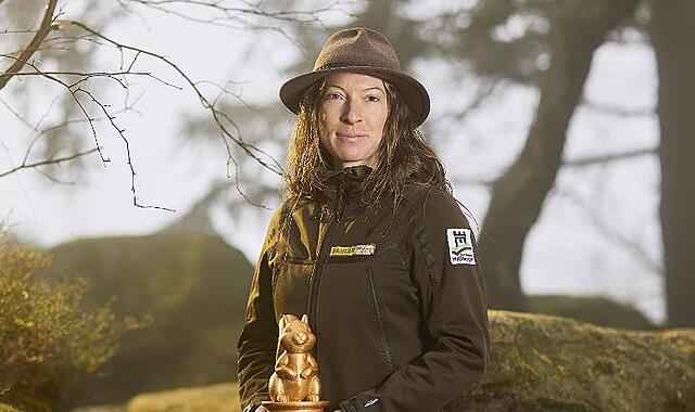 Katja Winter mit ihrer Auszeichnung, dem „Goldenen Eichhorn“. Katja Winter mit ihrer Auszeichnung, dem „Goldenen Eichhorn“.