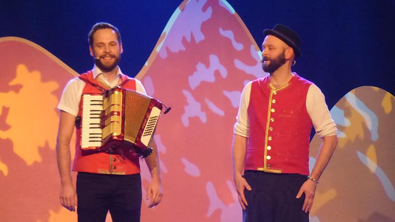 Die &bdquo;Bleedwaafer&ldquo; aus Effeltrich brachten die Zuschauer in der Doppelturnhalle in G&ouml;&szlig;weinstein zum Lachen.Forchheim & Fr&auml;nkische Schweiz