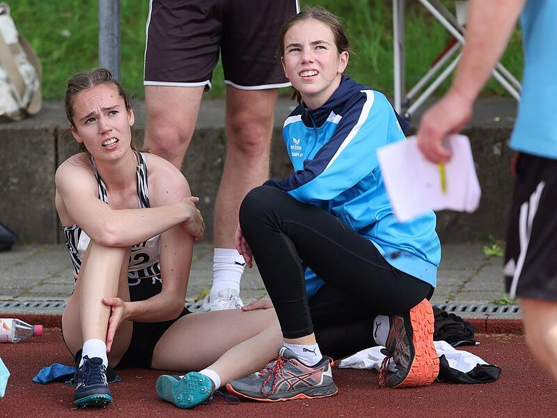 Hanna (links) und Lena (rechts) auf Meisterschaft in Oberasbach 2024