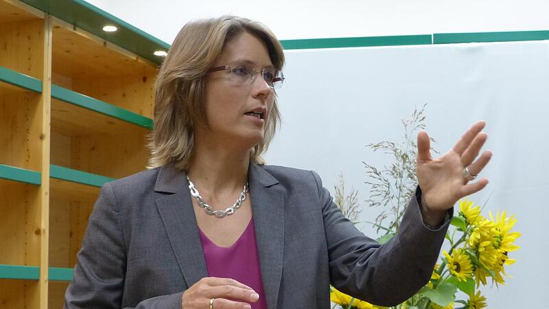 Annette Prechtel (FGL) ist als dritte Bürgermeisterin für Klimaschutz verantwortlich. Gegenüber dem Fränkischen Tag stellt sie sich den Fragen der Kritiker.Forchheim & Fränkische Schweiz Annette Prechtel (FGL) ist als dritte Bürgermeisterin für Klimaschutz verantwortlich. Gegenüber dem Fränkischen Tag stellt sie sich den Fragen der Kritiker.Forchheim & Fränkische Schweiz