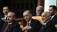 Recep Tayyip Erdogan (Mitte), Präsident der Türkei, bei der ersten Parlamentssitzung nach der Wahl.