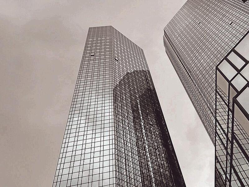 Den Frankfurter Finanzmärkten könnten turbulente Zeiten drohen. Der Hype um die Tech-Giganten und KI erinnert an frühere geplatzte Blasen. Den Frankfurter Finanzmärkten könnten turbulente Zeiten drohen. Der Hype um die Tech-Giganten und KI erinnert an frühere geplatzte Blasen.