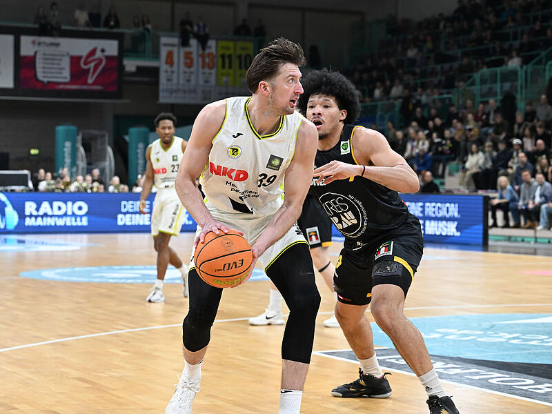 Sport Basketball 2. Bundesliga PROA Saison 2025 / 2026  20.. Spieltag  am Sonntag  01.02.2026 Spielort  Bayreuth Oberfrankenhalle   Spielbeginn 15.00 h   BBC Bayreuth gegen Bozic Estriche Knights Kirchheim  Halbzeitergebnis Willem Brandwijk # 39 Tylan Pop