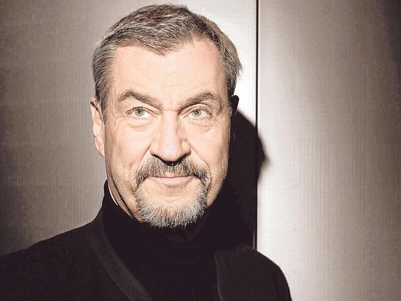 &bdquo;Wenn man zum Elfmeter antritt und nur dar&uuml;ber nachdenkt, dass man verschie&szlig;en k&ouml;nnte, wird das nichts&ldquo;: Markus S&ouml;der fordert mehr Mut zu klaren politischen Entscheidungen.