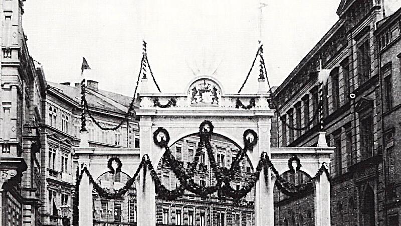 Ehrenpforte f&uuml;r Prinzregent Luitpold 1887 in der sp&auml;ter nach ihm benannten Luitpoldstra&szlig;e (vorher Eisenstra&szlig;e).