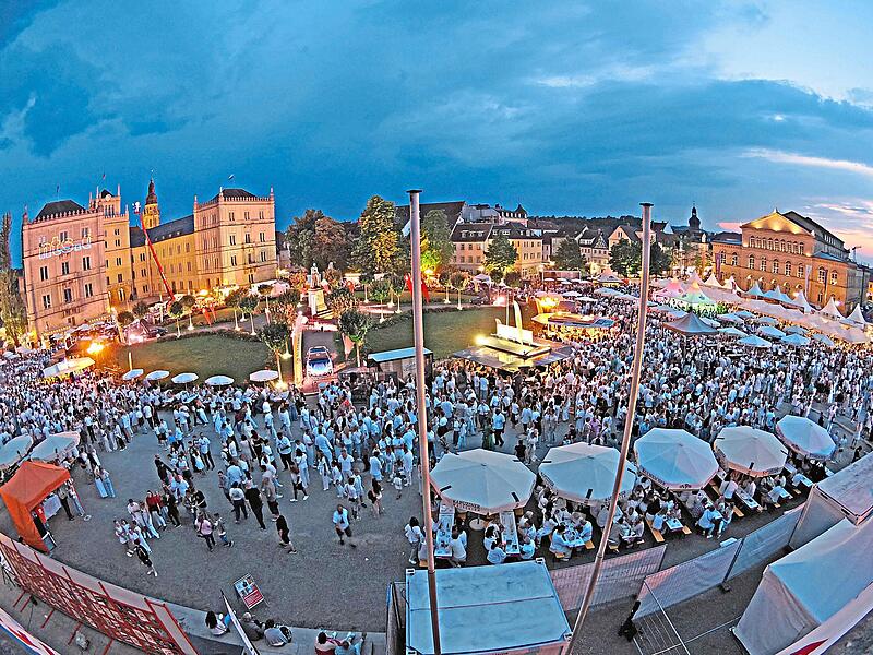 Schlossplatzfest Coburg Das Coburger Schlossplatzfest wurde erstmals 1986 gefeiert. In diesem Jahr gab es gleich mehrere Änderungen am Konzept.