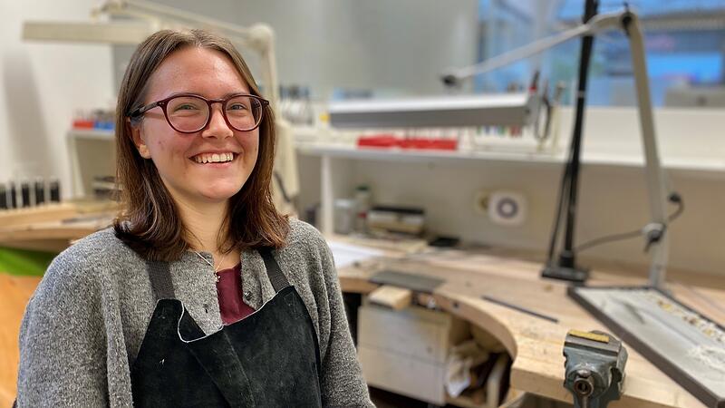 Romy Parente ist die einzige Auszubildende Goldschmiedin im Landkreis Bad Kissingen.