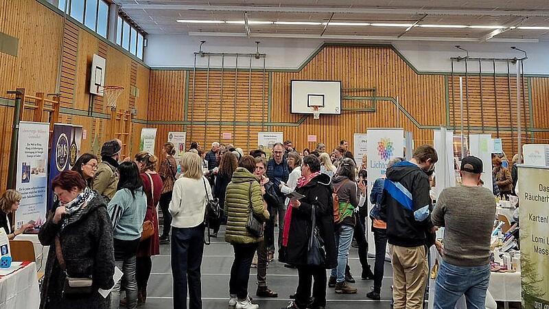 Die Gesundheitsmesse "Neue Wege" lockte schon im letzten Jahr zahlreiche Besucher an.
