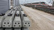 Die Betonschwellen deuten bereits auf den bevorstehenden Gleisbau in Forchheim-Nord hin. Am 10. Februar soll es losgehen.Forchheim & Fränkische Schweiz