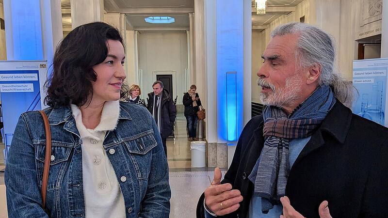 Bundestagsabgeordnete Dorothee Bär (CSU) mit Architekt Christian Teichmann Bundestagsabgeordnete Dorothee Bär (CSU) mit Architekt Christian Teichmann