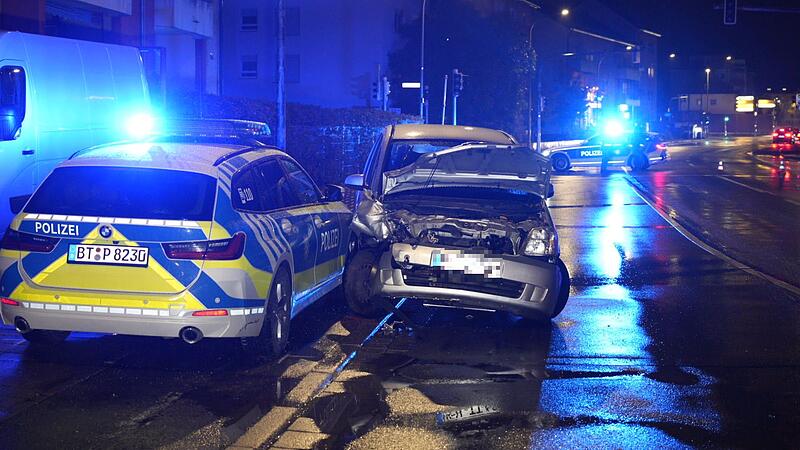 Am Donnerstagabend (26. Oktober 2023) kam es im Stadtgebiet von Bamberg zu einer Verfolgungsjagd. Die Polizei konnte den Flüchtigen in der Zollnerstraße stoppen.