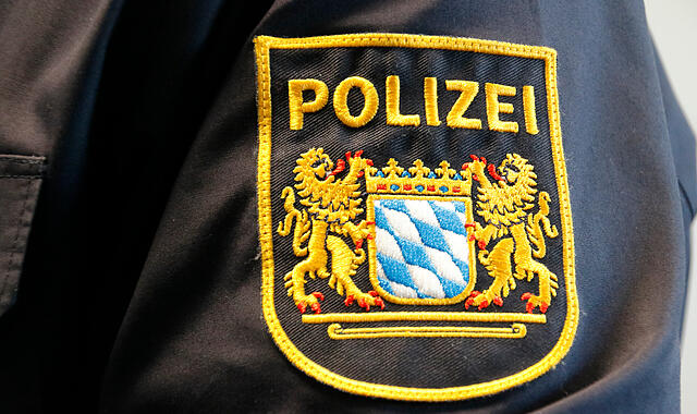 Symbolbild Polizei Polizeiabzeichen Ärmel