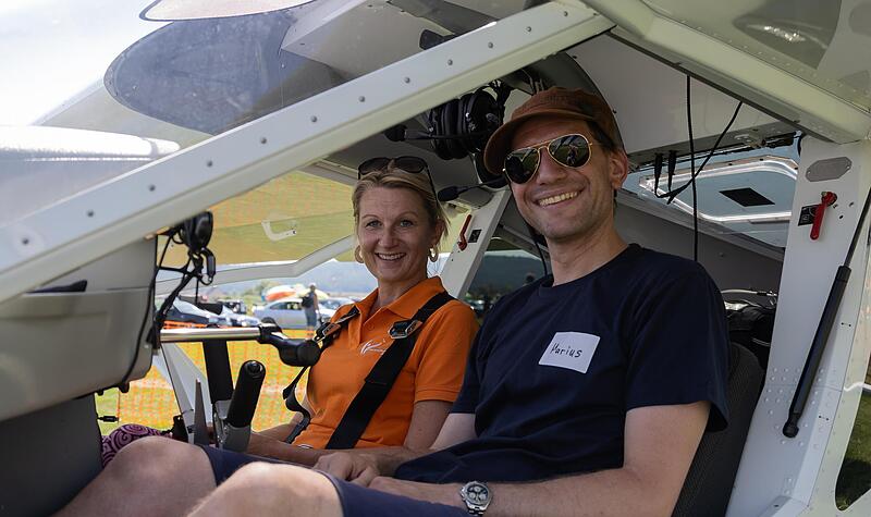 Marius Kuttner ist ein erfahrener Pilot, wie sein Vater und Gro&szlig;vater vor ihm. Beruhigend f&uuml;r die Passagierin.