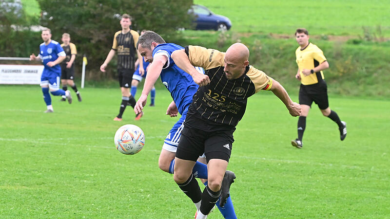 Kevin Treubel (schwarzes Trikot) und der TSV Oberlauter mussten sich dem SV Großgarnstadt mit 1:3 geschlagen geben.