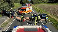 Ein Aufgebot an Einsatzkräften sorgte dafür, dass die Straße nach dem Einsatz wieder befahren werden konnte.