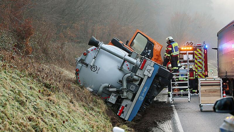 Laster voll Blutwasser kippt um