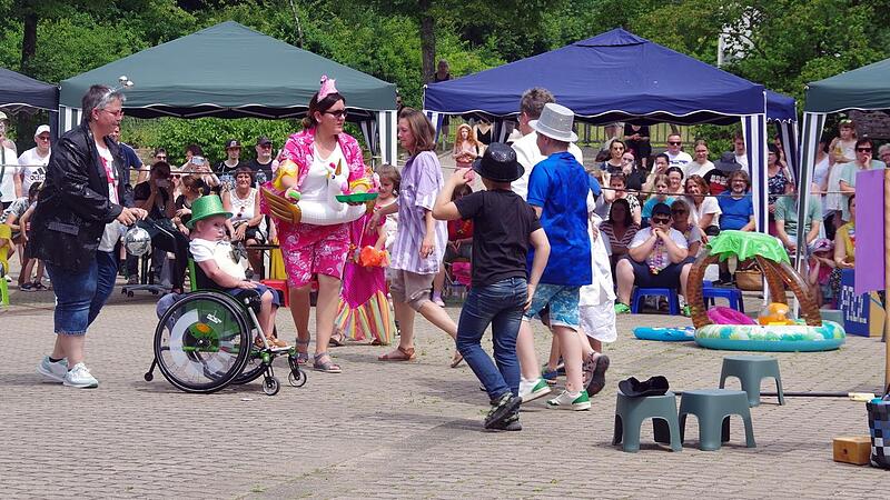 Ein tolles Bühnenprogramm unter dem Motto „Auf geht´s zur Sommerparty“ hatte sich das Lebenshilfe-Team ausgedacht.