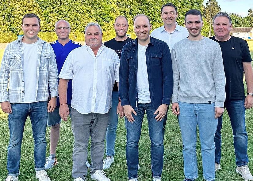 Unser Bild zeigt (von links) Carlos Schramm, Thomas Lobenwein, Raimund Schramm, Julian Brand, Roland Groß, Bürgermeister Martin Döring, Fabio Taig und Jörg Weber. Unser Bild zeigt (von links) Carlos Schramm, Thomas Lobenwein, Raimund Schramm, Julian Brand, Roland Groß, Bürgermeister Martin Döring, Fabio Taig und Jörg Weber.