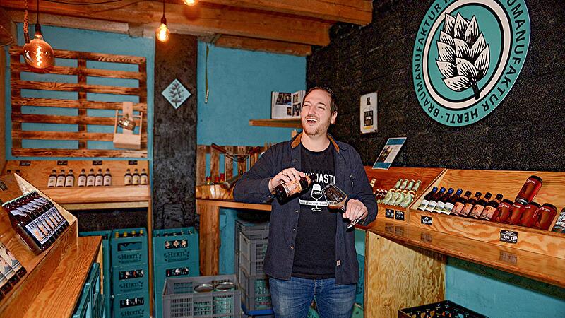 Brau- und Malzmeister David Hertl hat es sich mit der Gründung seiner Braumanufaktur zur Aufgabe gemacht, ungewöhnliche Biersorten herzustellen. Brau- und Malzmeister David Hertl hat es sich mit der Gründung seiner Braumanufaktur zur Aufgabe gemacht, ungewöhnliche Biersorten herzustellen.