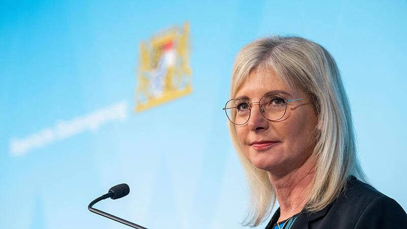 Der Bedarf an Kinderbetreuung in Bayern wächst, Personal ist knapp: Sozialministerin Ulrike Scharf (CSU) sieht auch Kommunen und Träger in der Pflicht, mehr Menschen für einen Beruf in den Kitas zu begeistern. Der Bedarf an Kinderbetreuung in Bayern wächst, Personal ist knapp: Sozialministerin Ulrike Scharf (CSU) sieht auch Kommunen und Träger in der Pflicht, mehr Menschen für einen Beruf in den Kitas zu begeistern.