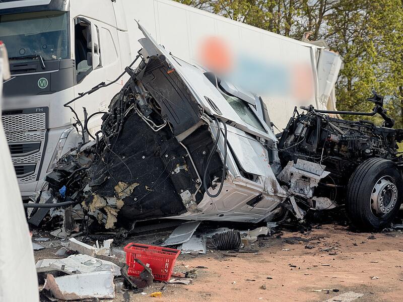 Schwerer Lkw-Unfall auf der A6 zwischen Lichtenau und Ansbach