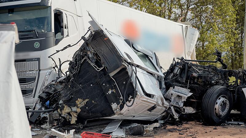 Schwerer Lkw-Unfall auf der A6 zwischen Lichtenau und Ansbach Schwerer Lkw-Unfall auf der A6 zwischen Lichtenau und Ansbach