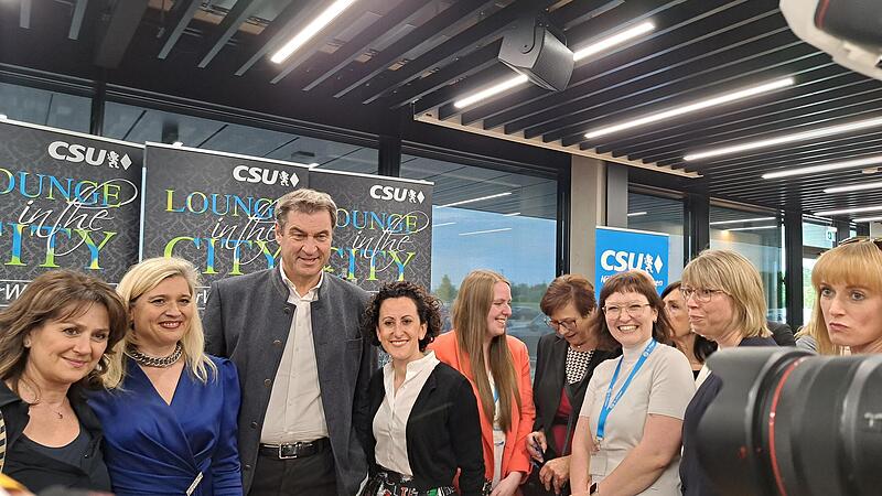 Der bayerische Ministerpräsident Markus Söder (CSU) besuchte in Bamberg die von Staatsministerin Melanie Huml (CSU) organisierte Frauen-Veranstaltung „Lounge in the City“.