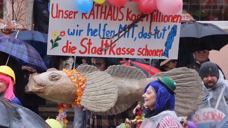 Die Narren thematisierten die Stadtkasse und die Sanierung des Rathauses in Weismain auf ihre ganz besondere Art.