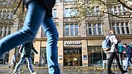 Noch alle Chancen für Galeria Karstadt Bamberg Die Karstadt-Filiale befindet sich seit 1910 am Grünen Markt und ist der größte Einzelhändler in der Bamberger Innenstadt.