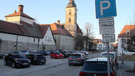 Die Parksituation in der Höchstadter Innenstadt ist schwierig: Ein Bürger kritisiert, dass hier zu wenig kontrolliert wird.
