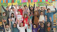 Der 1. Platz im Teamwettbewerb geht an die Klasse 4a der Dr.-Roßbach-Grundschule Lichtenfels. Die Schülerinnen und Schüler begeisterten die Jury mit ihrem bunten Blumenstrauß.