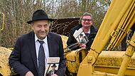 Autor Klaus Kestel (rechts) mit Georg Pfister, dessen Biografie er verfasst hat.