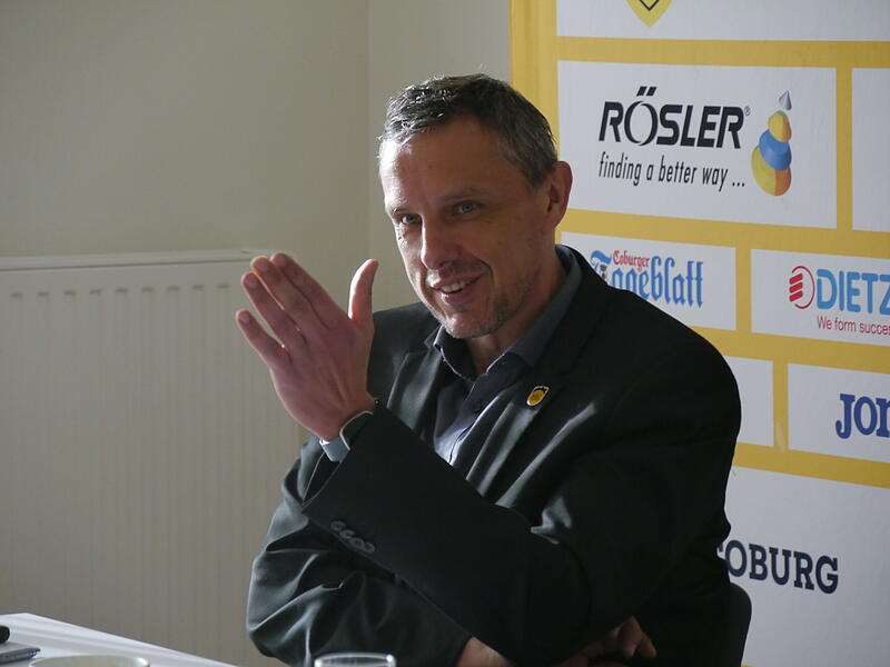 Stefan Apfel an der Pressekonferenz