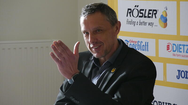 Stefan Apfel an der Pressekonferenz