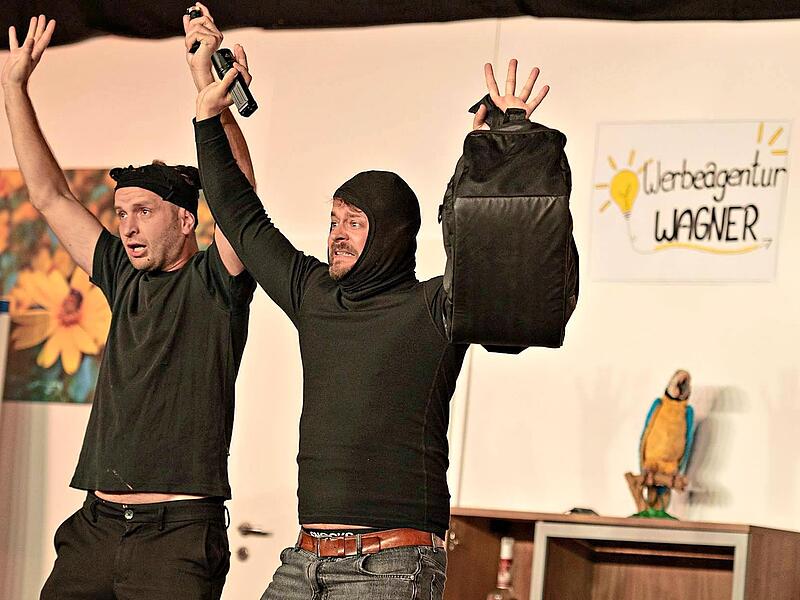 Die beiden Bankr&auml;uber sind nach ihrem &Uuml;berfall m&auml;chtig in Schwierigkeiten. Tobias K&ouml;pplinger