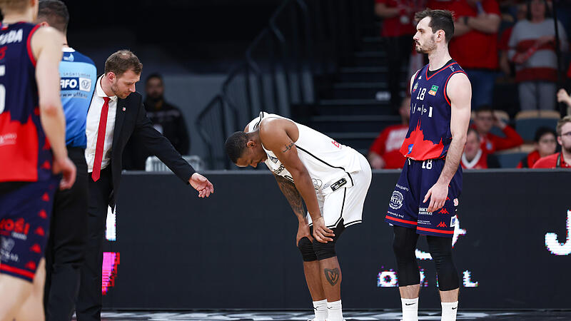 Baskets-Headcoach Anton Gavel (links) sorgt sich um Aufbauspieler Kyle Lofton.