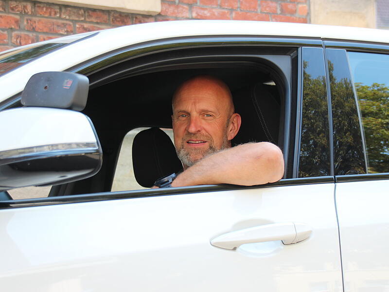 Harald Butterer ist seit über 30 Jahren Fahrlehrer. Gesehen hat er viel, aber den Spaß am Job nie verloren.