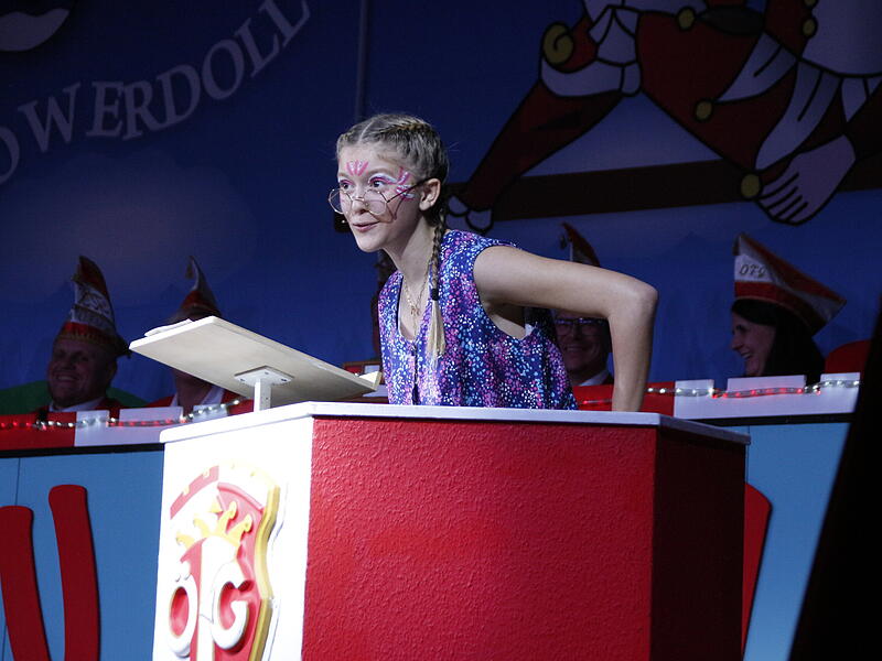Mathilda H&uuml;ttl performte als Post-Thildi in der B&uuml;tt.