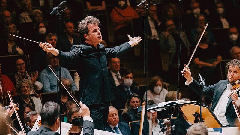 Jakub Hru&scaron;as Vertrag bei den Bamberger Symphonikern l&auml;uft noch bis 2026.