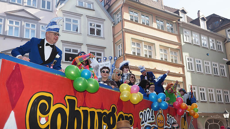 Ein Herz und Seele waren am Sonntag die Coburger Narren und der Wettergott.
