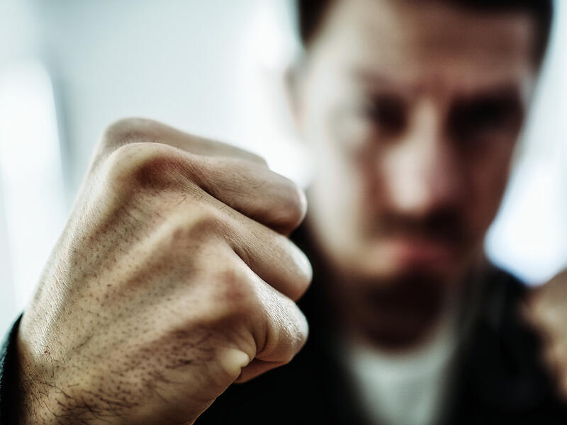 Körperverletzung geballte Faust